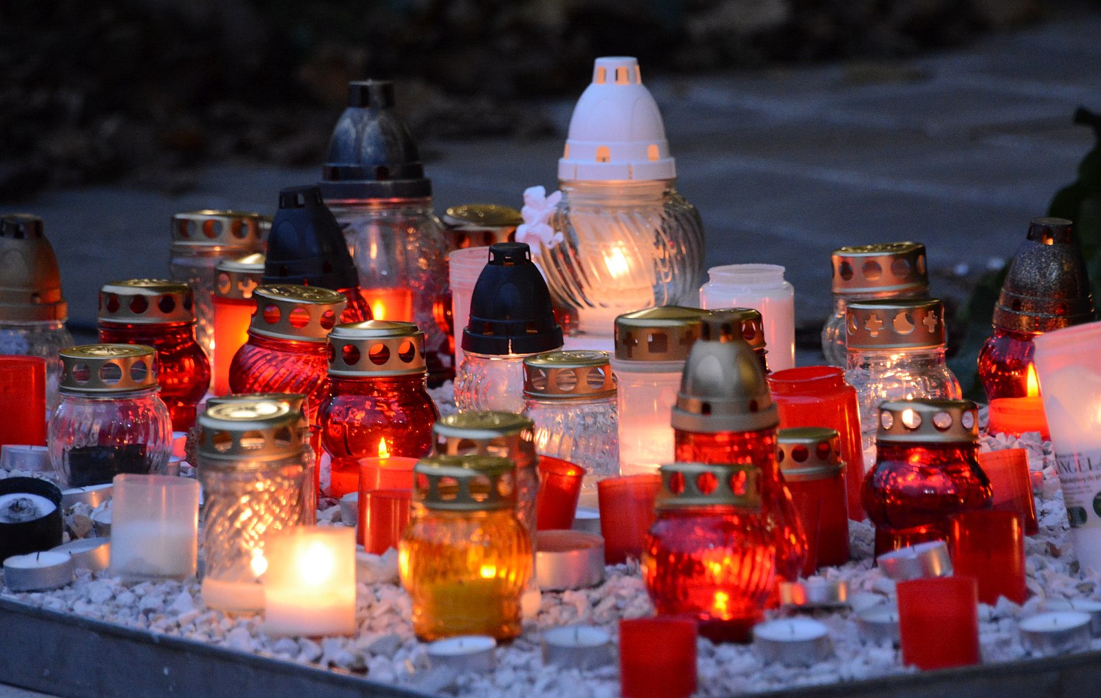 A kegyeleti időszakban is figyeljünk a biztonságra